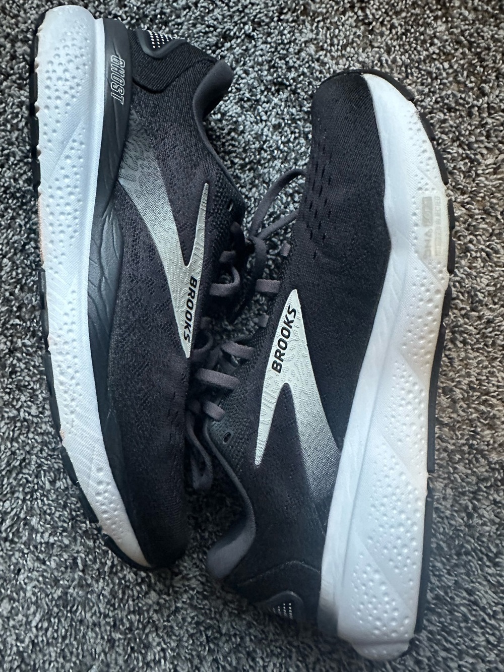 Men's BROOKS GHOST 16  Running Walking Gym Shoes  Size 9.5 Black Grey White